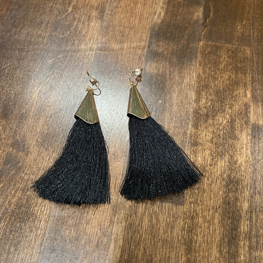Black and gold earrings. Gold part has groves in it.